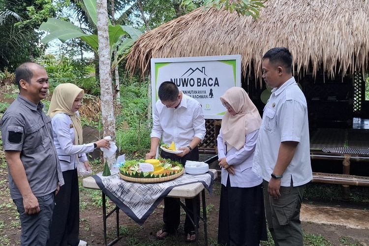 Rumah Baca di Tengah Hutan, Tumbuhkan Cinta Konservasi pada Anak-Anak Tahura Lampung