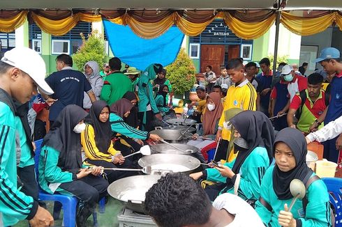 Ratusan Siswa SMA di Buton Memproduksi 210 Wajan Minyak Goreng dari Kelapa, Dibagikan pada Warga Tak Mampu