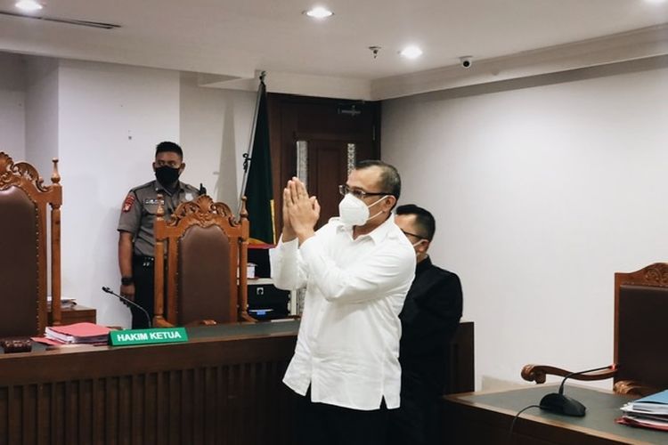 Mantan politikus Partai Demokrat Ferdinand Hutahaean pasca menjalani persidangan di Pengadilan Negeri (PN) Jakarta Pusat, Selasa (5/4/2022). Ferdinand merupakan terdakwa dugaan penyebaran berita bohong yang menyebabkan keonaran dan kebencian berbasis SARA. 