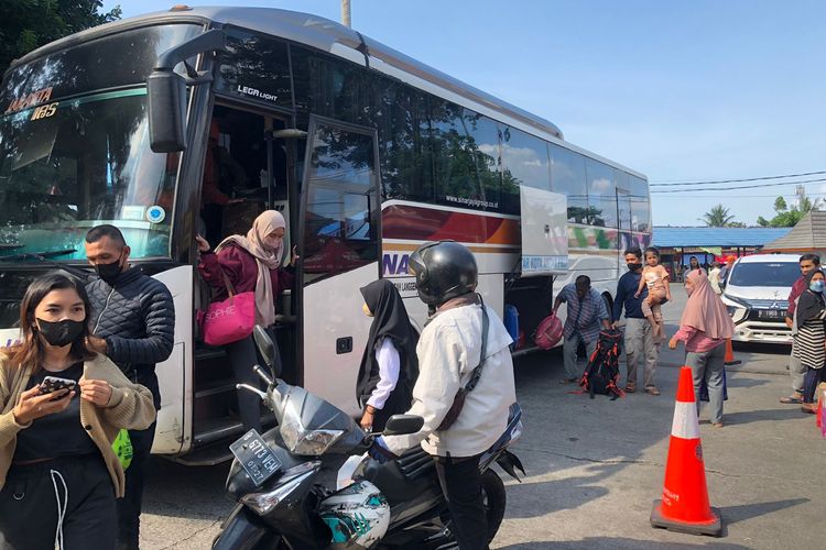 Pergerakan penumpang bus antarkota antarprovinsi (AKAP) paska Lebaran belum terjadi secara signifikan di Terminal Kalideres, Jakarta Barat, pada Kamis (5/5/2022).