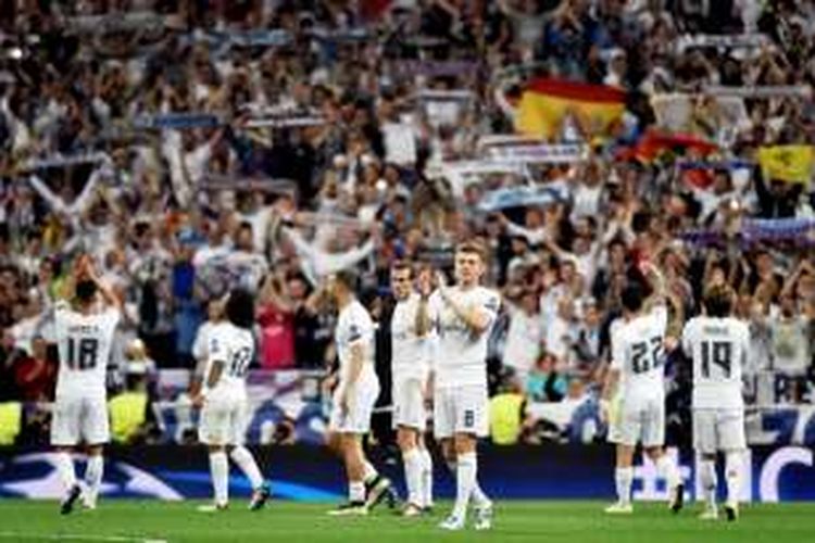 Real Madrid merayakan keberhasilan lolos ke final Liga Champions. 