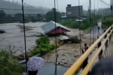 Banjir di Mamuju, Akses Jalan Terputus, Warga Terjebak hingga Kandang Kambing Hanyut