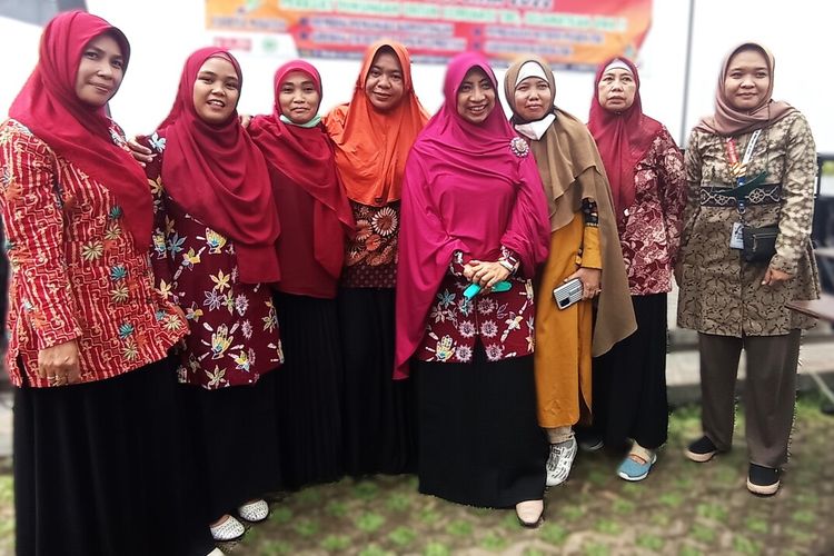 Sejumlah relawan dari Yayasan Bhanu Sejahtera Kabupaten Magetan yang senantiasa memberikan pendampingan kepada pasien TBC untuk rajin dan taat minum obat karena pengobatan TBC membutuhkan ketelatenan. Para relawan juga berjuang merubah pemahaman masyarakat terkait TBC yang dianggap penyakit keturunan dengan mendorong mereka berobat.