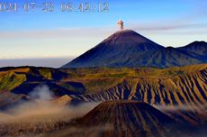 Gunung Semeru 3 Kali Meletus Selasa Pagi 