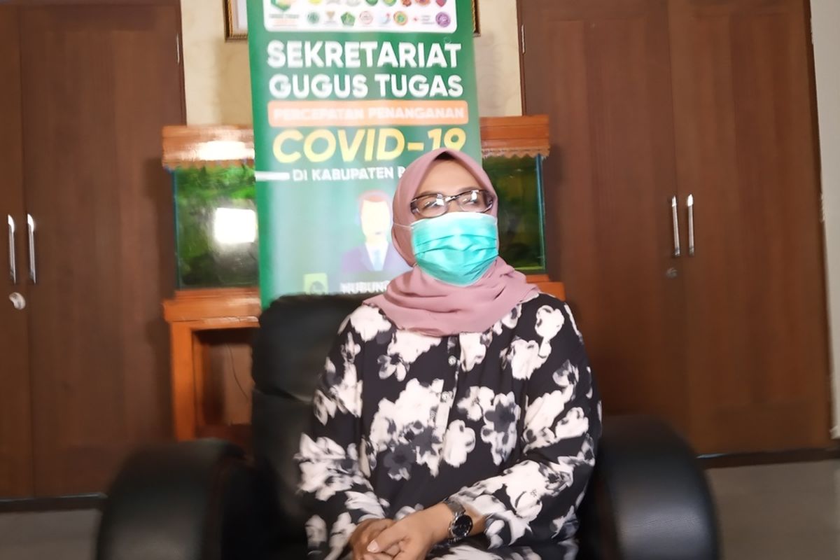 Bupati Bogor Ade Yasin saat ditemui usai melakukan rapat koordinasi dengan 5 kepala daerah melalui video conference bersama Gubernur Jawa Barat Ridwan Kamil di Pendopo, Kecamatan Cibinong, Kabupaten Bogor, Jawa Barat, Minggu (12/4/2020).