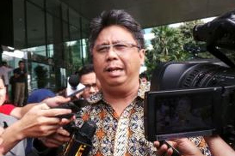 Paul Nelwan, pengusaha yang dekat dengan Sekretaris Kemenpora (sekarang mantan) Wafid Muharam, mengatakan, PT Adhi Karya menyumbangkan Rp 500 juta kepada Kementerian Pemuda dan Olahraga untuk membiayai pengiriman wasit ke Korea.
