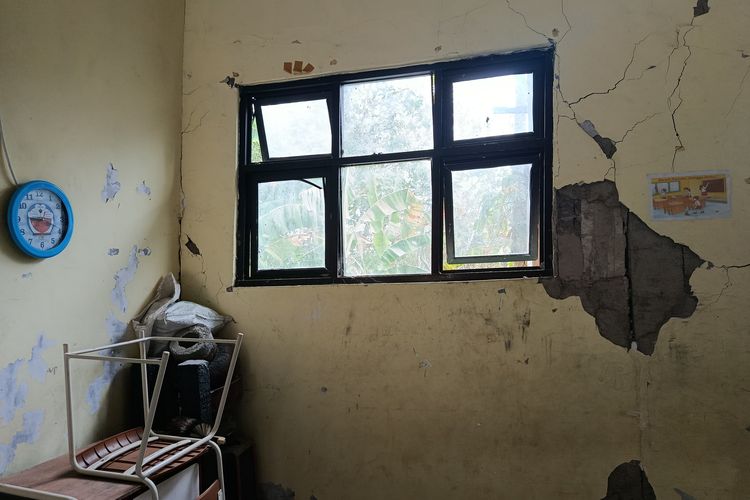 Penyebab Dinding dan Lantai SDN Karangindah 01 Bekasi Rusak