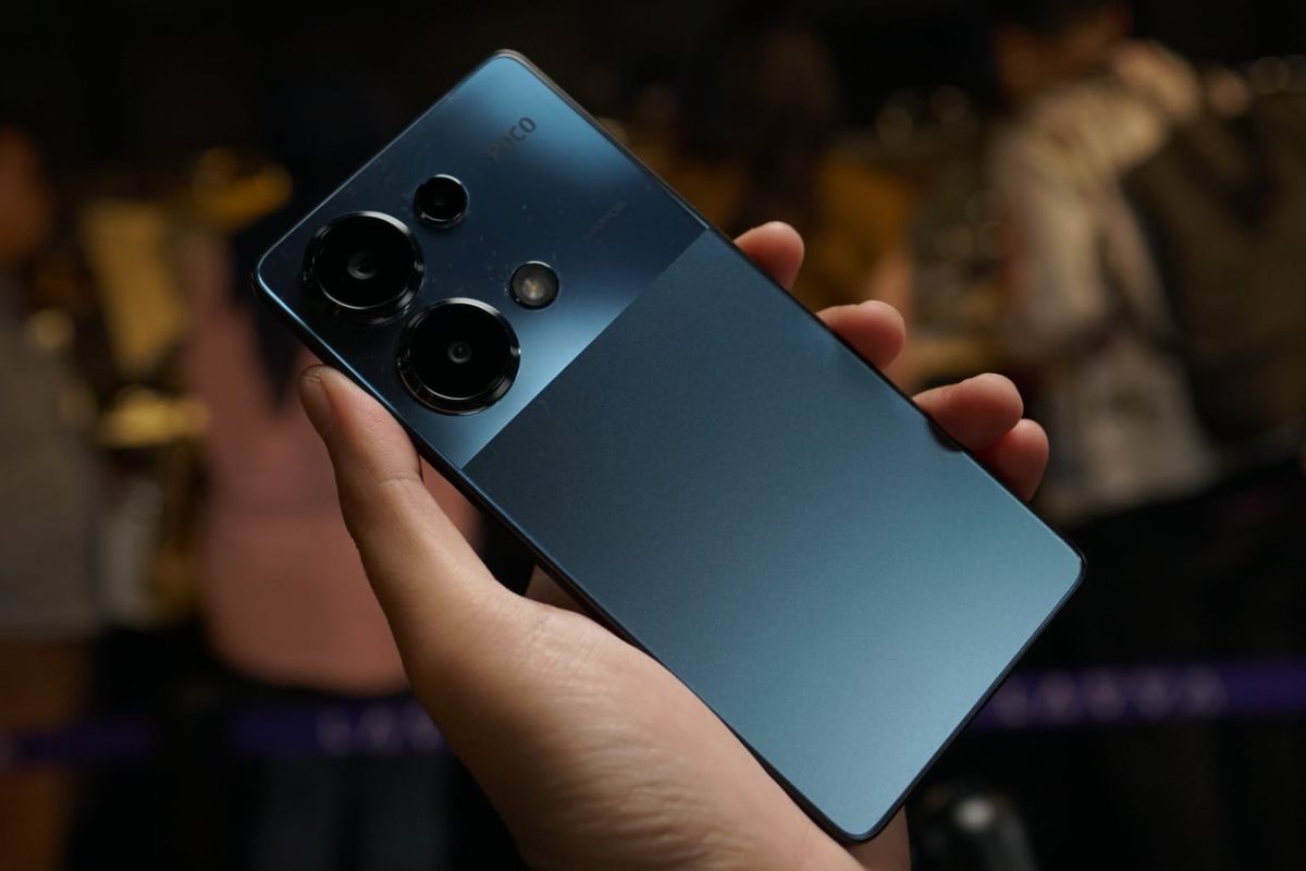 , Poco M6 Pro membawa sejumlah fitur baru yang pertama kali hadir di seri M series, termasuk kamera dengan OIS, in-display fingerprint scanner, dan layar AMOLED.