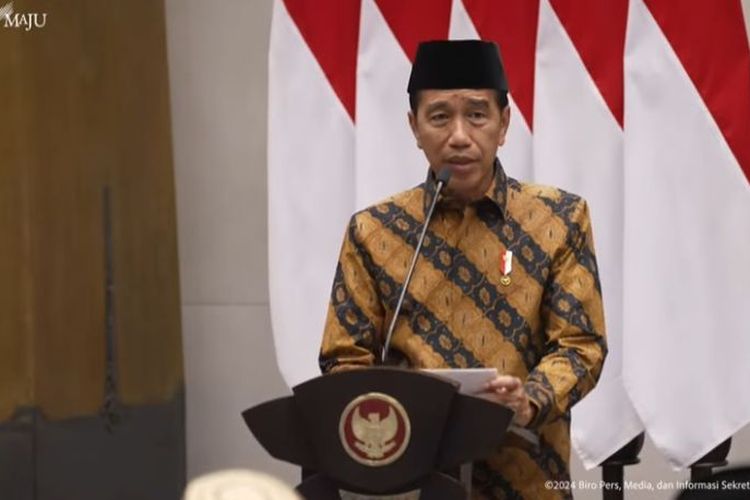 Presiden Joko Widodo menyampaikan sambutan saat bersilaturahmi dengan Forum Kerukunan Umat Beragama (FKUB) di Istana Negara Ibu Kota Nusantara (IKN), Kalimantan Timur, Rabu (25/9/2024). 