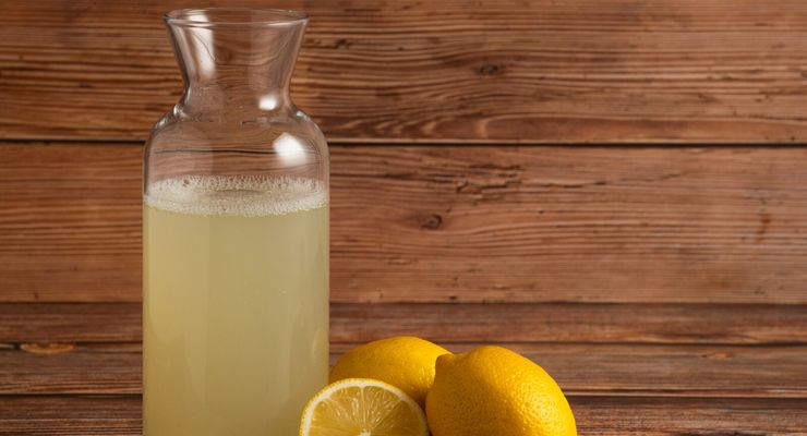Apa Manfaat Minum Air Lemon Hangat Sebelum Tidur?