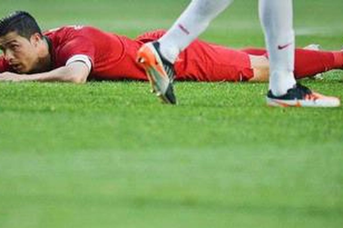 Reaksi Cristiano Ronaldo setelah gagal mencetak gol ke gawang Turki, pada laga persahabatan, Sabtu (2/6/2012).