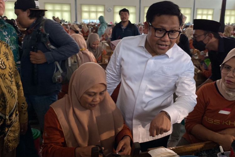 Bakal calon wakil presiden Muhaimin Iskandar di PR. IndoKretek, Sidorejo, Malang, Jawa Timur, Senin (30/10/2023). 