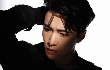 Salah satu anggota EXO yang berasal dari Tiongkok, Lay Zhang.