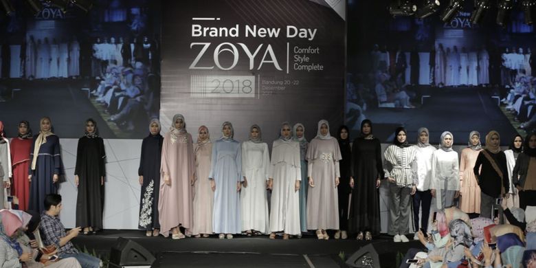 Koleksi busana muslim Zoya 2018.