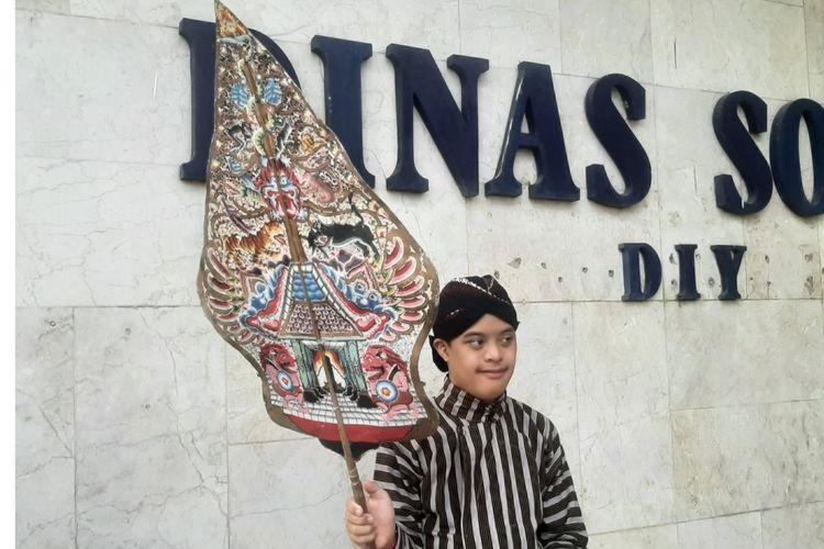 Rafa Kusuma Atma Wibowo, dalang cilik down syndrome asal Yogyakarta. 