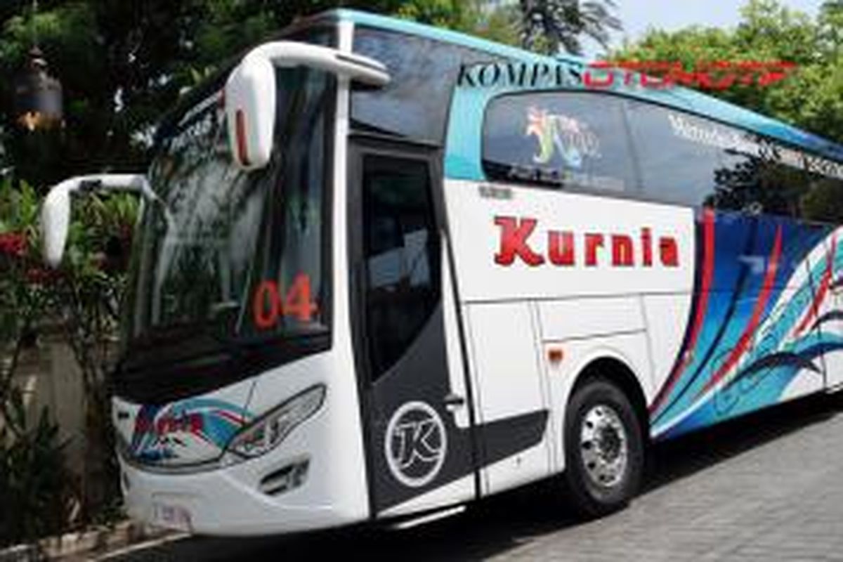 Bus OC 500 RF 2542 dengan karoseri Adi Putro diperkenalkan di Nusa Dua Bali, Kamis (27/11/2014).