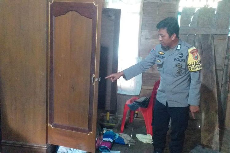 Sebuah rumah di Kandeapi, Lingkungan Tampo Utara, Kelurahan Tampo, Kecamatan Makale, Tana Toraja, Sulawesi Selatan disatroni maling saat ditinggalkan pergi pemiliknya ke acara pesta rambu solo' Kamis (16/2/2023)