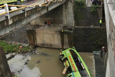 Bus Terjun ke Sungai karena Sopir Mengantuk