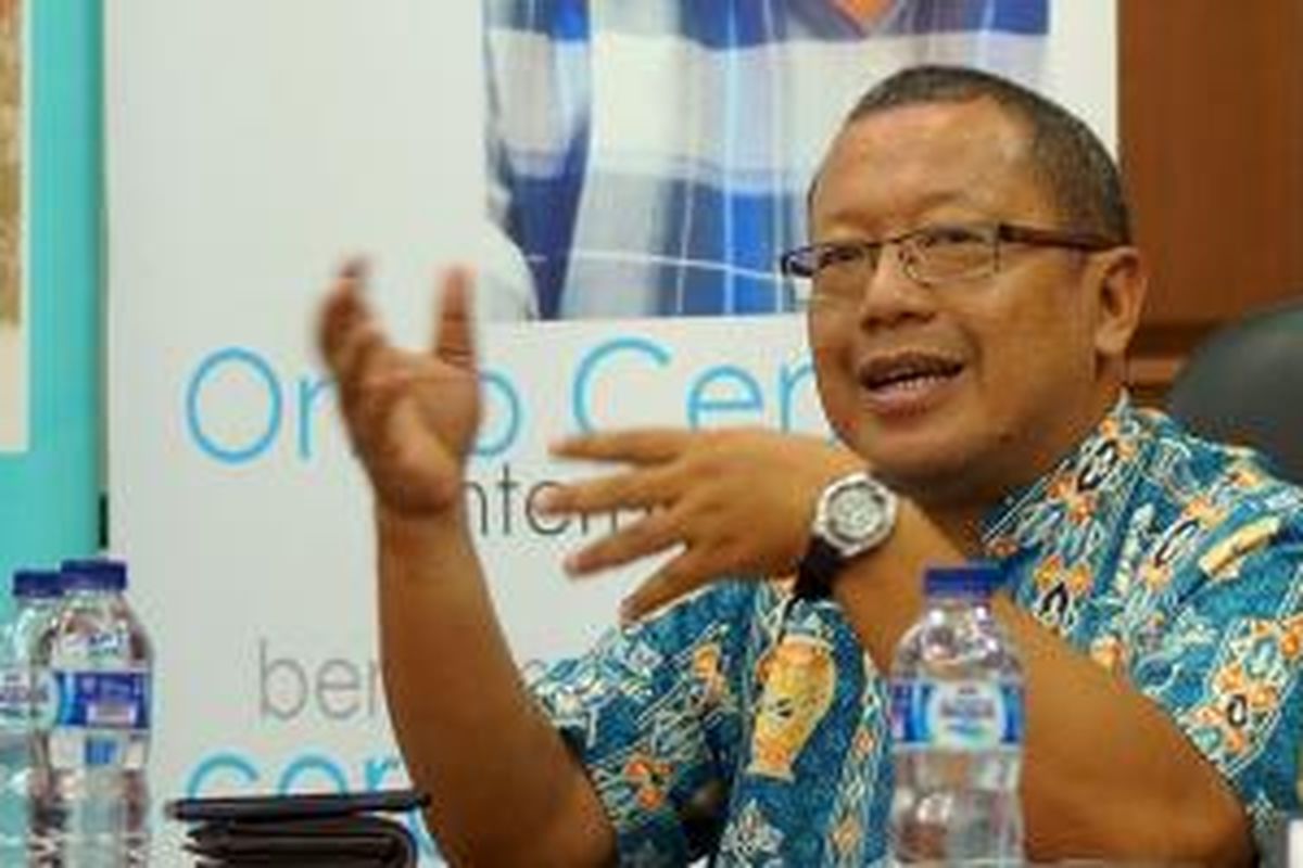 Pakar IT Onno W. Purbo saat meresmikan Onno Center dalam acara di Jakarta, Kamis (28/8/2014)