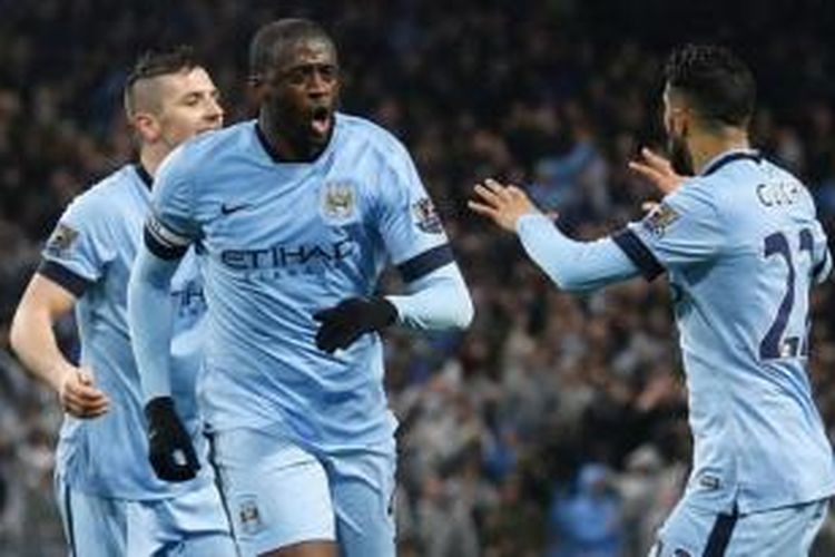 Para pemain Manchester City merayakan gol ke gawang Sunderland pada laga Premier League di Etihad, Manchester, Kamis (1/1/2015).