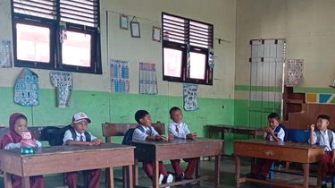 Kisah Guru Honorer di Berau: Bertahan Mengajar, Tak Menyerah pada Keadaan