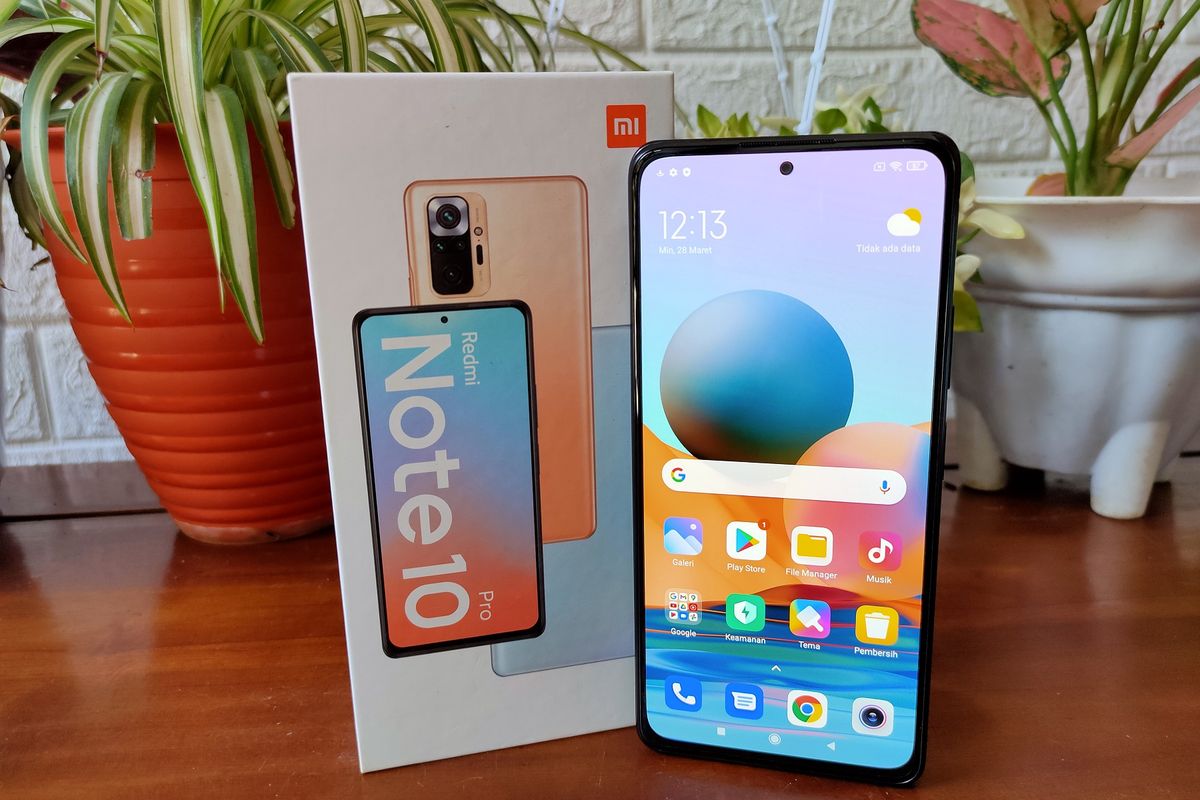 Redmi Note 10 Pro mengusung layar AMOLED berdiagonal 6,67 inci yang sudah dilapisi kaca pelindung Gorilla Glass 5.