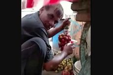 Pedagang Buah di India Kepergok Warnai Anggur Pakai Cat Semprot