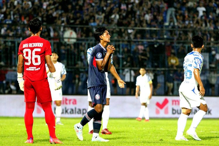 Aksi pada laga Arema FC vs PSIS Semarang di ajang lanjutan Liga 1 2022-2023 di Stadion Kanjuruhan, Kab Malang, Sabtu (30/7/2022).