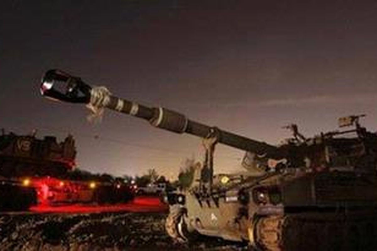 Israel mulai menggerakkan tank dan kendaraan bersenjata lainnya ke Gaza. 