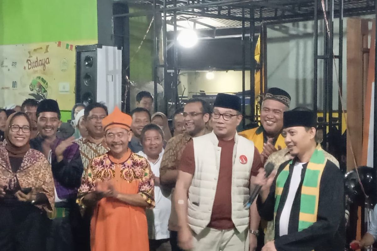Ridwan Kamil Kunjungi Sanggar Oplet Robet di Jaktim, Disambut Opie ...