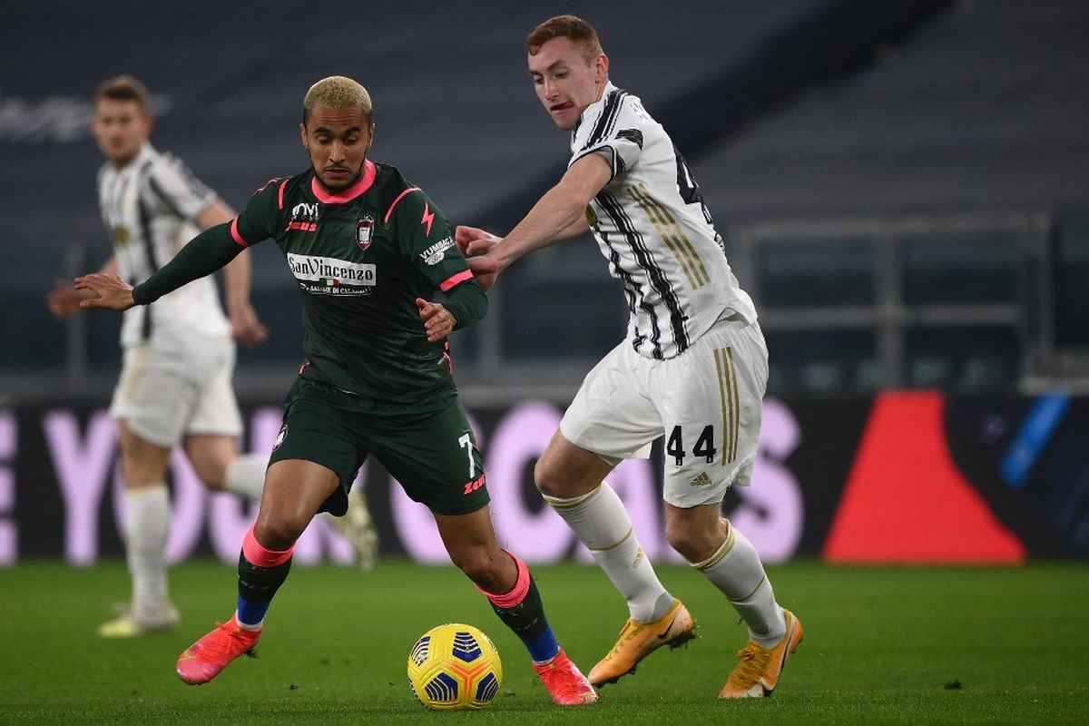 Pemain sayap asal Swedia, Dejan Kulusevski, kembali bermain sebagai salah satu penyerang dalam formasi 4-4-2 pada kemenangan 3-0 Juventus atas Crotone di ajang Liga Italia, Selasa (23/2/2021) dini hari WIB.