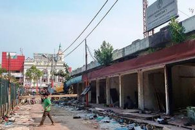 Suasana pembongkaran kiios di Kota Bogor.