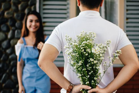 Alasan Ilmiah Cokelat dan Bunga Cocok untuk Hadiah Valentine