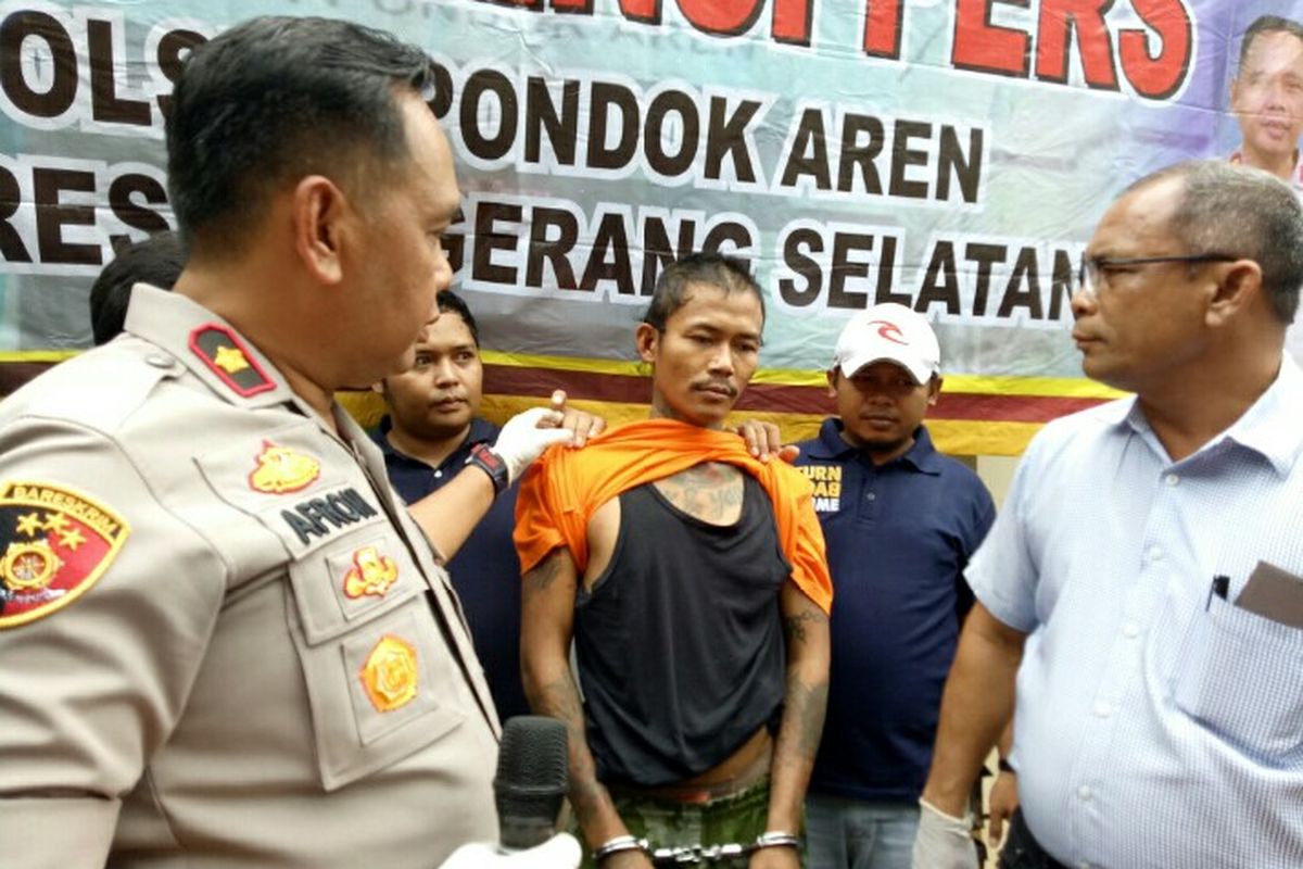 Polsek Pondok Aren mengkap IH, preman yang sebelumnya memukuli seorang pria bernama Fahri Dika (24) di Ceger Raya, Jurangmangu Timur, Pondok Aren. Pelaku yang melarikan diri ditangkap di jalan Petukangan Utara, Pesanggrahan, Jakarta Selatan, Kamis (21/11/2019). 
