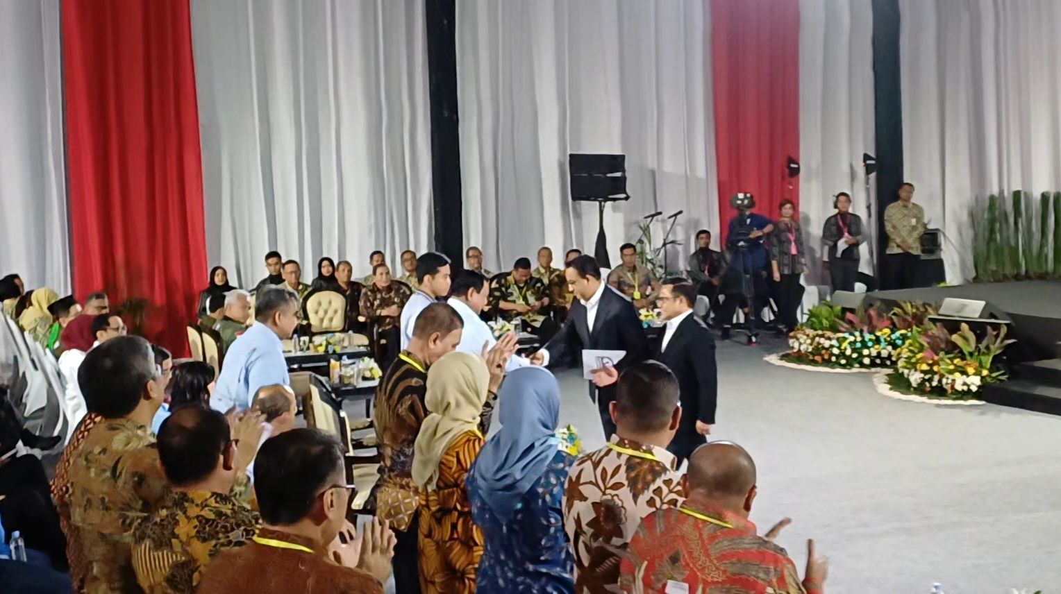 Anies Hampiri Prabowo untuk Bersalaman Usai Paparkan Komitmen Antikorupsi di KPK