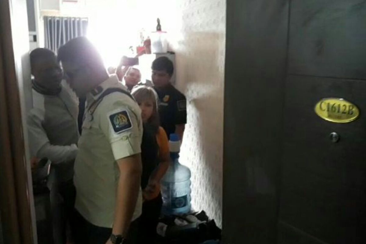  Imigrasi Tangerang melakukan razia Warga Negara Asing (WNA) di Apartement City Light, Ciputat Timur, Tangerang Selatan, Selasa (15/10/2019). Empat WNA dan Satu WNI berhasil diamankan