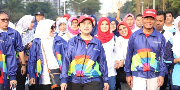 Menko PMK Puan Maharani mengikuti jalan sehat bersama seluruh pegawai Kementerian Pendidikan dan Kebudayaan untuk menyosialisasikan Asian Games 2018, Sabtu (4/8/2018)