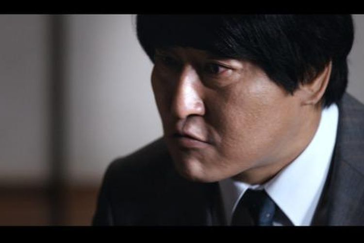 The Attorney (2013) yang mengisahkan tentang seorang pengacara pajak yang ambisius memutuskan untuk mewakili seorang teman lama di pengadilan, diperankan oleh Sung-ho Hong.