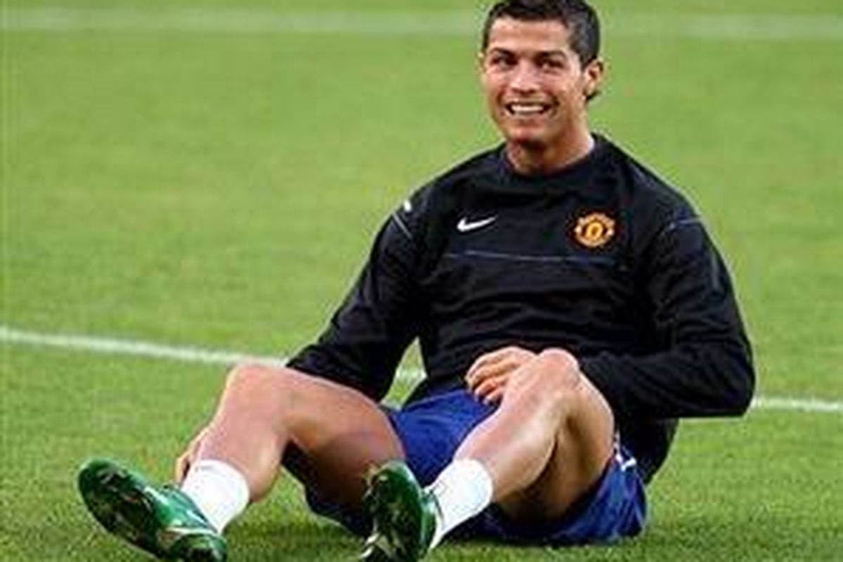 Cristiano Ronaldo minta diberi waktu untuk memulihkan kebugarannya dan beringas di lini depan Manchester United.