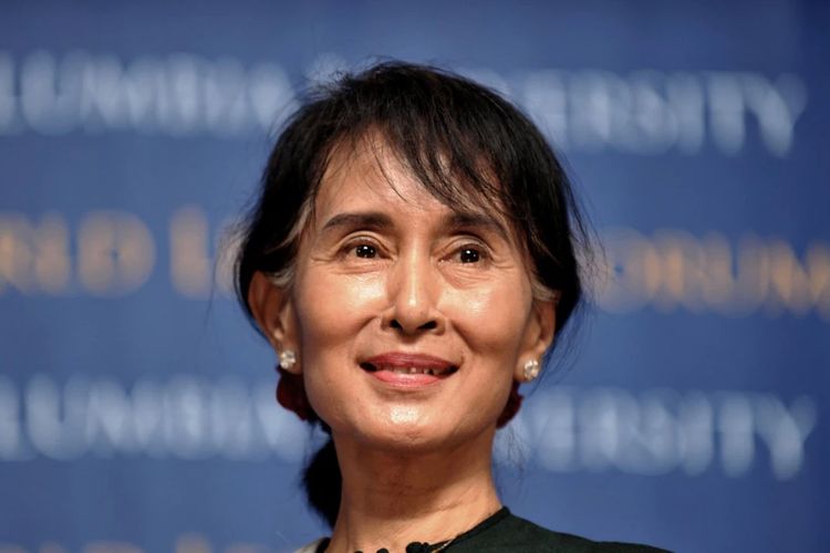 Foto yang diambil pada 22 September 2012 ini, peraih Nobel Perdamaian asal Myanmar Aung San Suu Kyi berbicara dalam satu acara yang digelar di Universitas Columbia di New York, AS. Suu Kyi telah ditahan sejak 1 Februari 2021 oleh pihak militer Myanmar.
