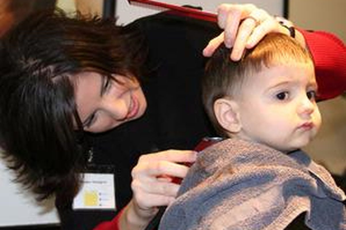 Ada sejumlah trik yang perlu diperhatikan saat memotong rambut batita.