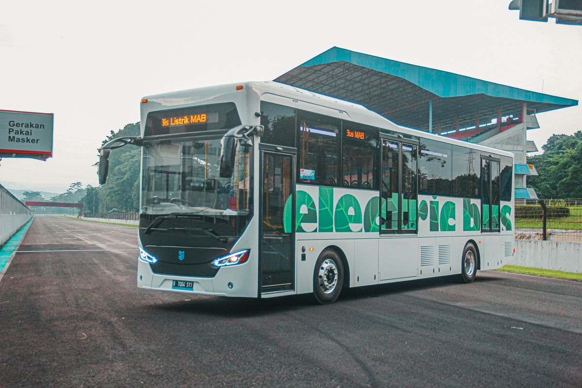 Bus listrik produksi PT Mobil Anak Bangsa