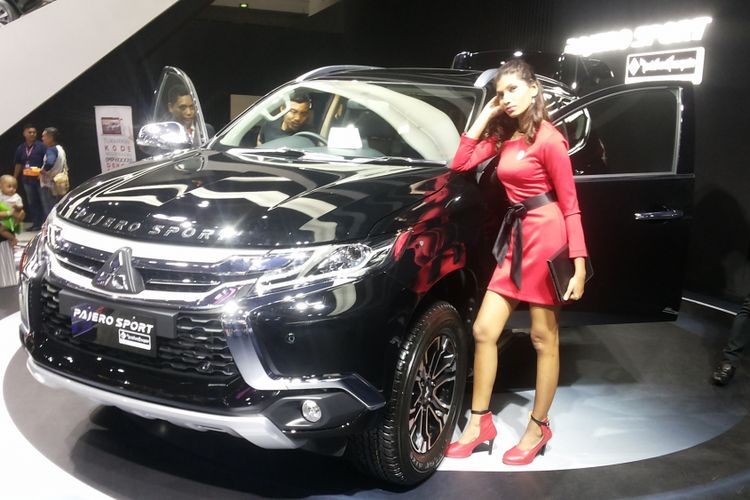 Salah satu unit Mitsubishi Pajero Sport yang dipajang di booth Mitsubishi selama pameran Indonesia International Motor Show (IIMS) 2018.