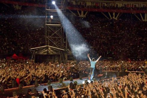 Coldplay Dedikasikan Lagu Houston #1 untuk Para Korban Badai Harvey