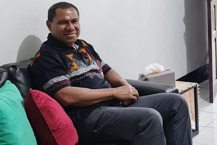 Mantan Kepala Kepolisian Daerah Nusa Tenggara Timur (NTT), Inspektur Jenderal (Irjen) Purnawiran Polisi Johni Asadoma. Ia mendukung pasangan calon presiden Prabowo Subianto-Gibran Rakabuming Raka (Prabowo-Gibran) pada Pilpres 2024.