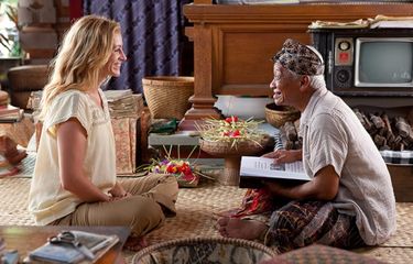 Sinopsis Eat Pray Love, Perjalanan Julia Roberts Menemukan ...