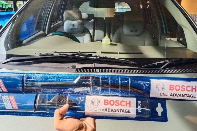 Wiper kaca mobil merk Bosch
