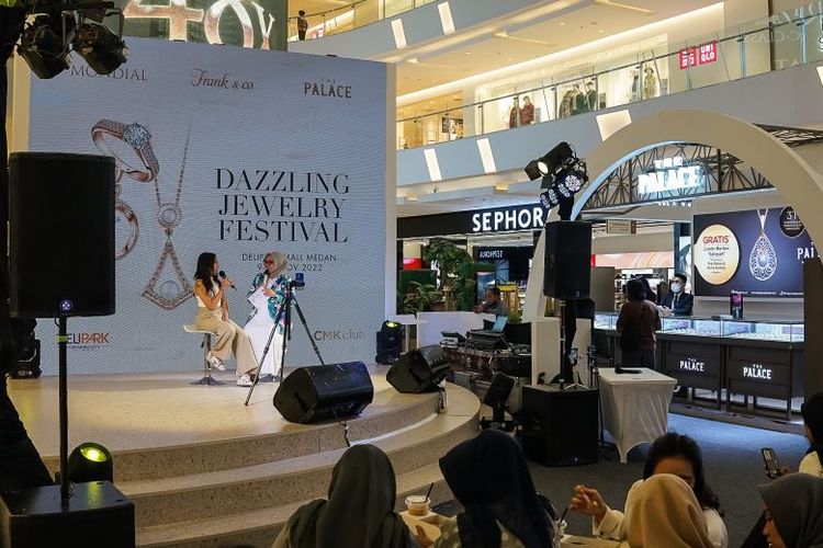 Dazzling Jewelry Festival (DJF) 2022 yang diadakan di Deli Park Mall, Medan, Sumatera Utara, mulai Rabu (9/11/2022) hingga Minggu (20/11/2022). 

