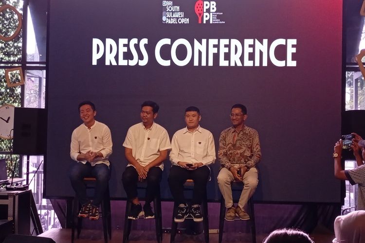 Sejumlah panitia penyelenggara turnamen BRI South Sulawesi Padel Open 2025 yang menggelar konferensi pers di Jalan Bontolempangan, Kota Makassar, Sulsel, Rabu (29/10/2025).