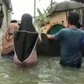 Video Viral Jenazah Diangkut Pakai Perahu Terobos Banjir di Kudus